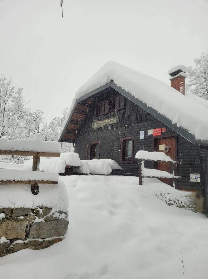 Koca Na Pikovem Crna na Koroskem Exterior foto